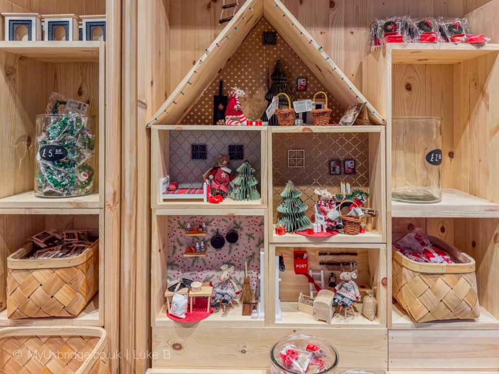 Søstrene Grene Uxbridge - dolls house with toy mice